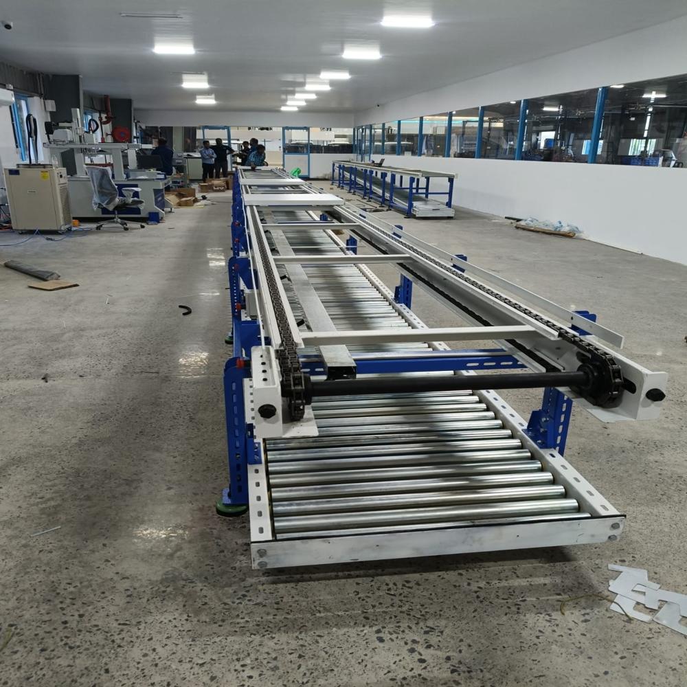 Chain Conveyor At The Top & Idler Gravity Roller Bottom For Pallet Return