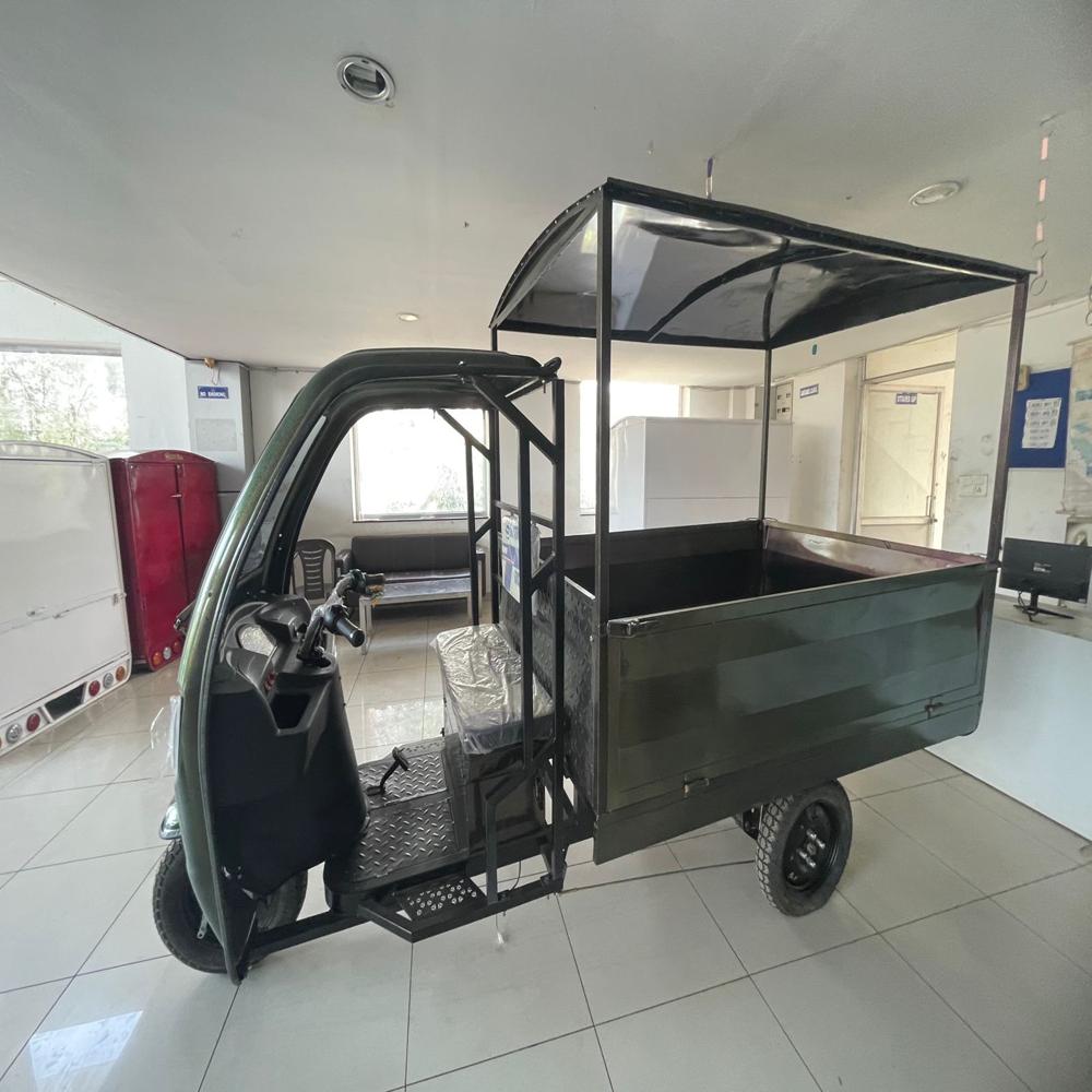  Electric Rickshaw And Loader
