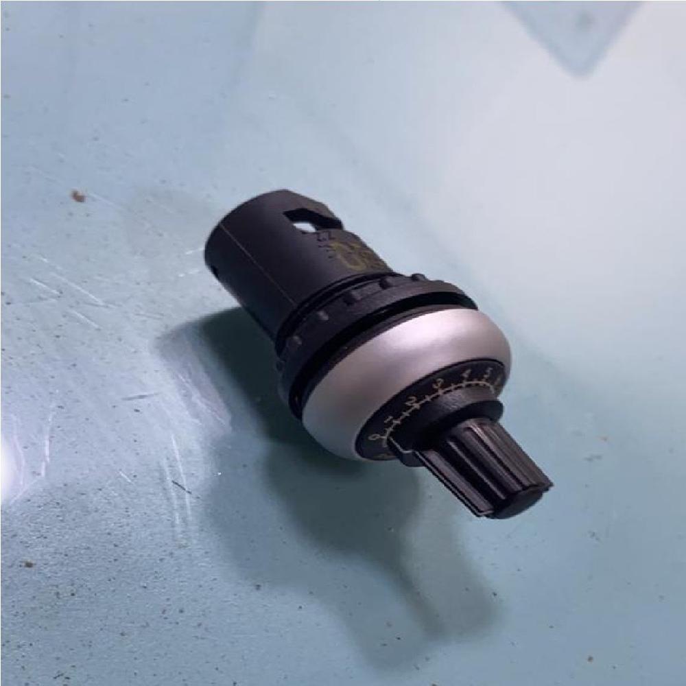 Eaton Potentiometer M22- R10K
