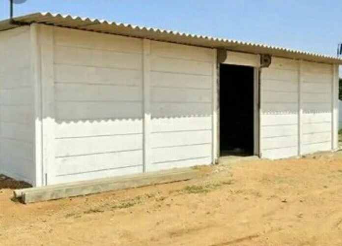 Compound Wall - Diameter: 100 Mm - 150 Mm Millimeter (Mm)