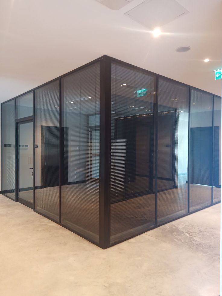 Laminated Tempered Glass - Color: Transpaent