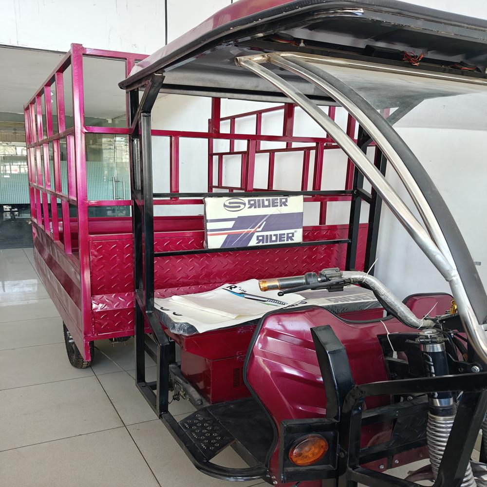 Jaal Body loading rickshaw