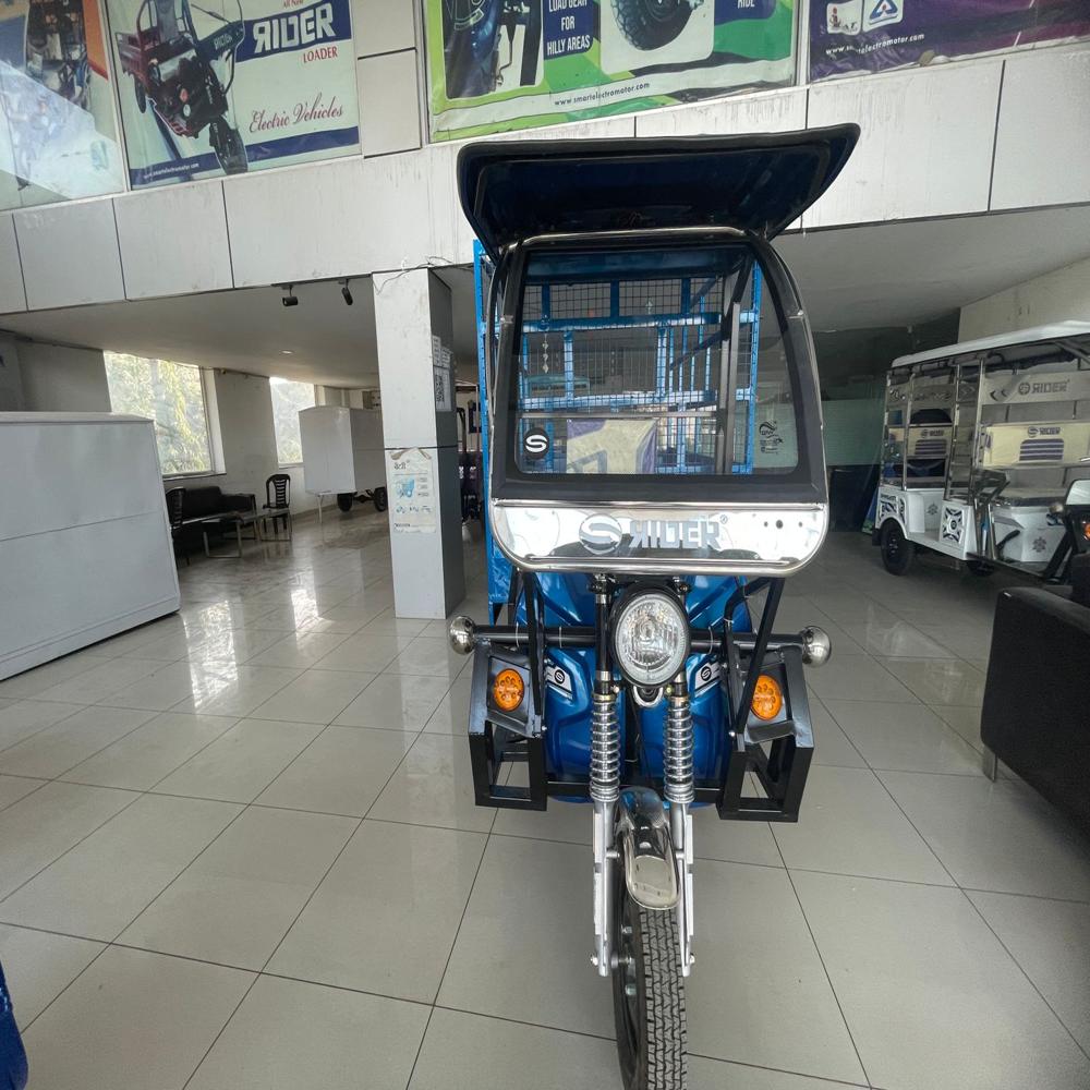 Battery E Rickshaw Loader - Lithium Ion Batteries, 4 Hour Charging Time, 750 Watt Motor, 1000 Kg Capacity | Efficient Short-distance Transport