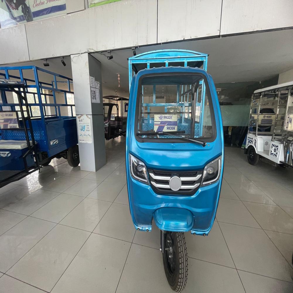 Battery E Rickshaw Loader - Lithium Ion Batteries, 4 Hour Charging Time, 750 Watt Motor, 1000 Kg Capacity | Efficient Short-distance Transport