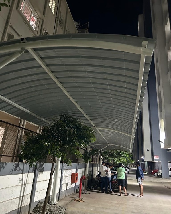 Tin car parking shed