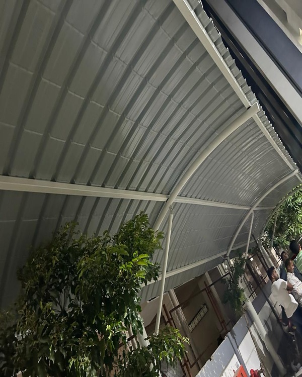 Tin car parking shed