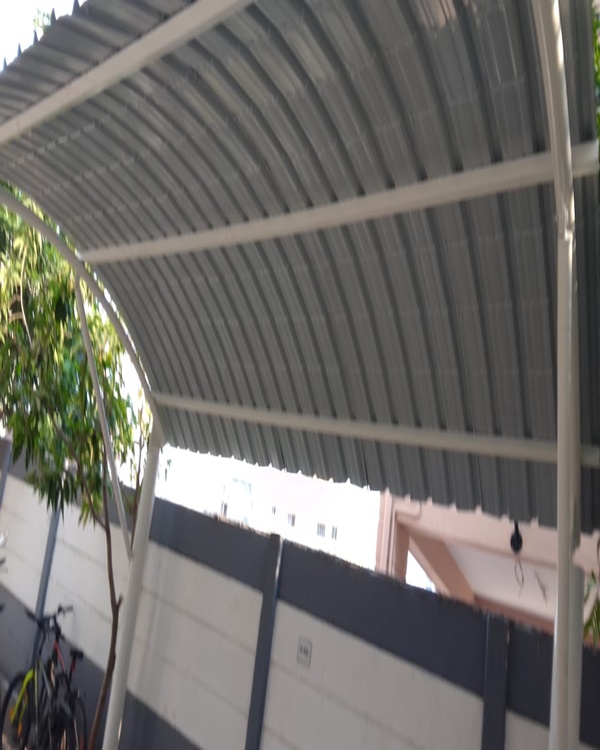 Tin car parking shed