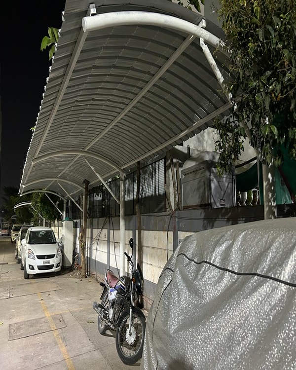 Tin car parking shed