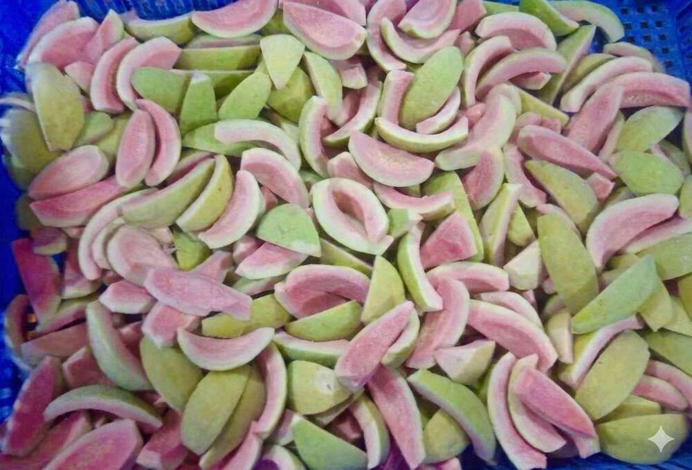 Red Guava Slice - Cultivation Type: Common