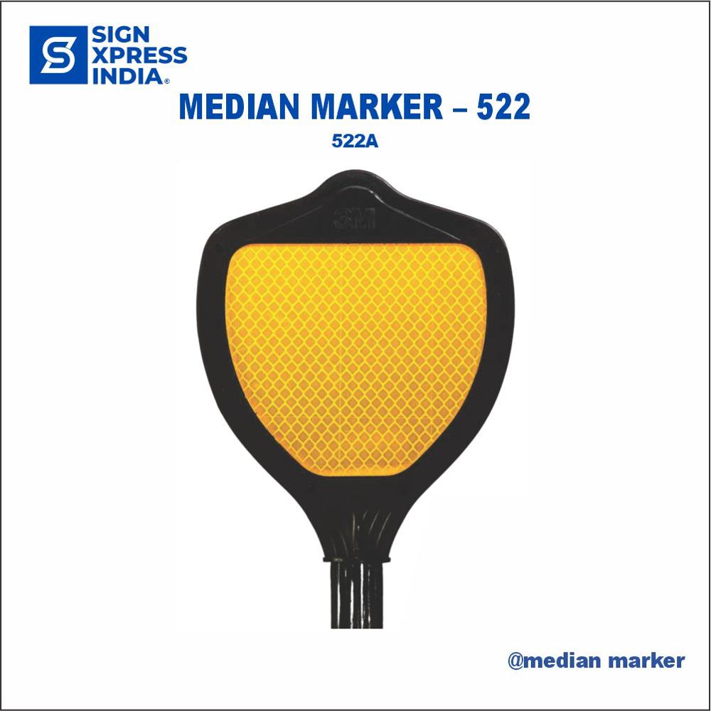 Median Marker - 522A - Color: Black And Yellow