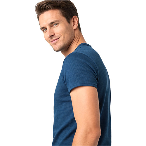 V-neck T-shirt - Age Group: 20-30