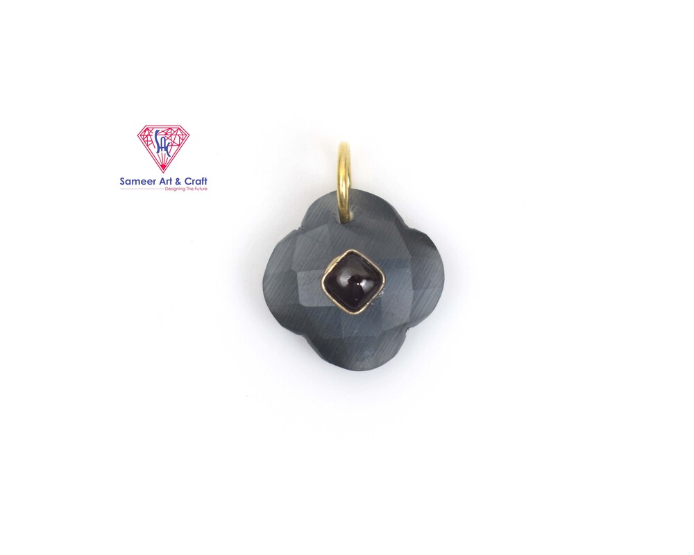 Brass With 18k Gold Plated Unique Clover Shape Gemstone Pendant