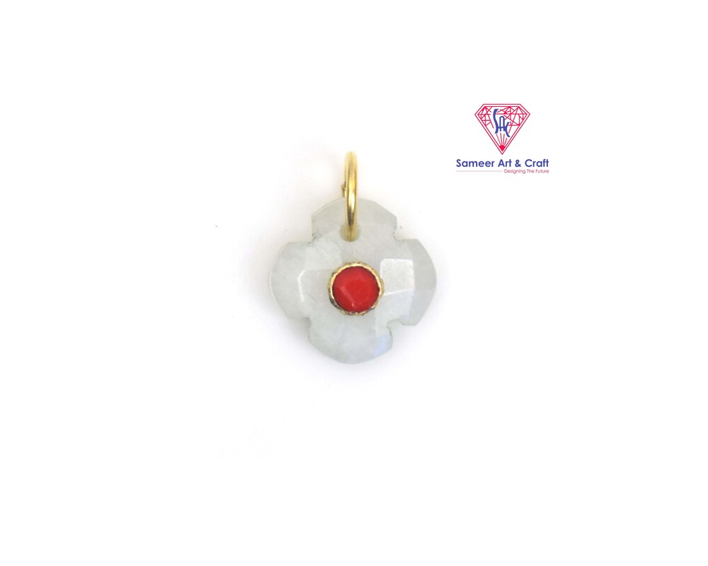 Brass With 18k Gold Plated Unique Clover Shape Gemstone Pendant