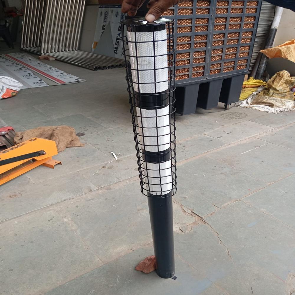 Pipe Delineator - Color: Black