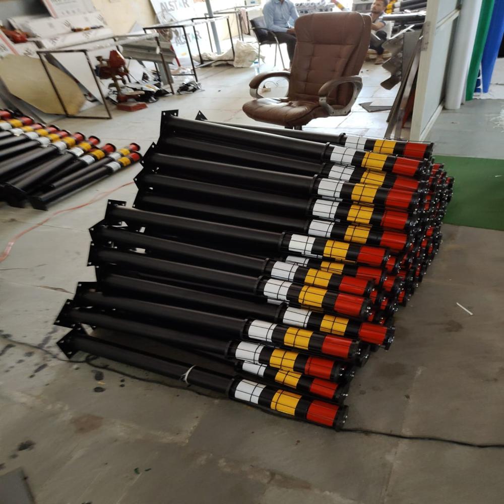 Pipe Delineator - Color: Black