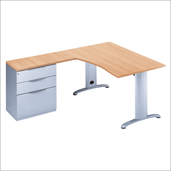 लकड़ी का कार्यकारी मेज़