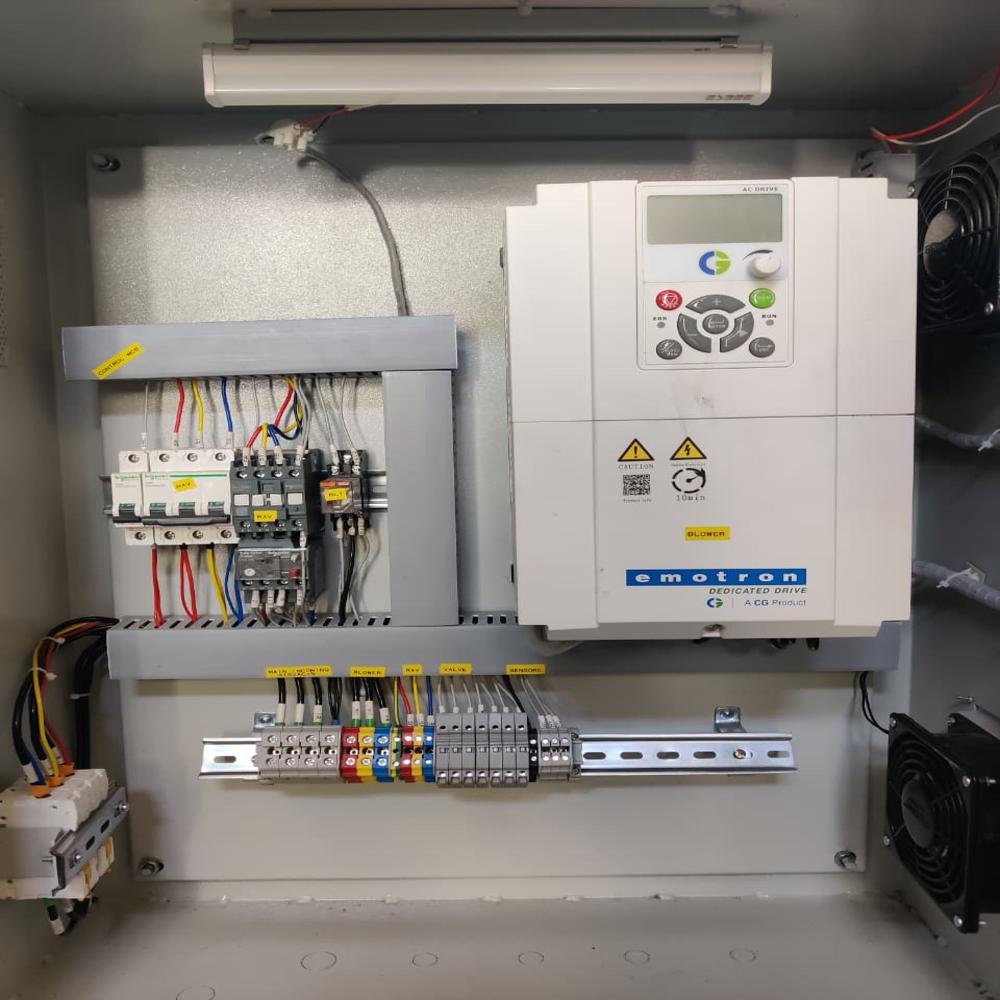 Three Phase Electric Control Panel - Mild Steel, 1250 Amp, 440 V | 50 Hertz Frequency, Warranty Included For Reliable Power Distribution