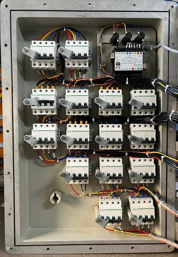 Flp Power Distribution Panel - Base Material: Extruded Aluminum