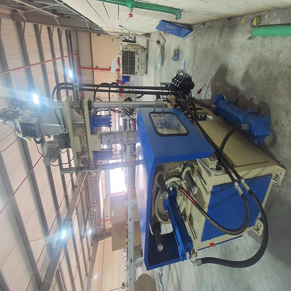 Blue-white Fully Automatic Toggle Type Vertical Injection Moulding Machine