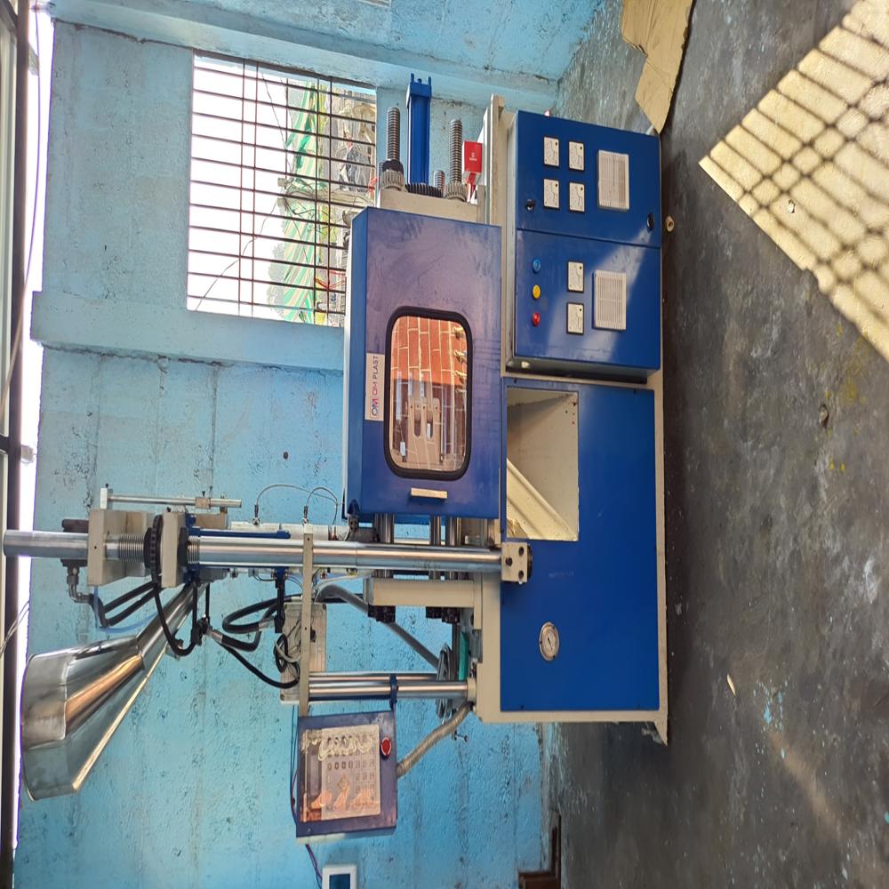 Blue-white Fully Automatic Toggle Type Vertical Injection Moulding Machine