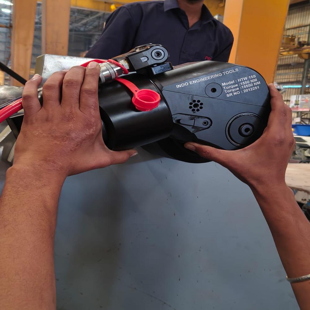 Hydraulic Torque Wrench - Color: Black