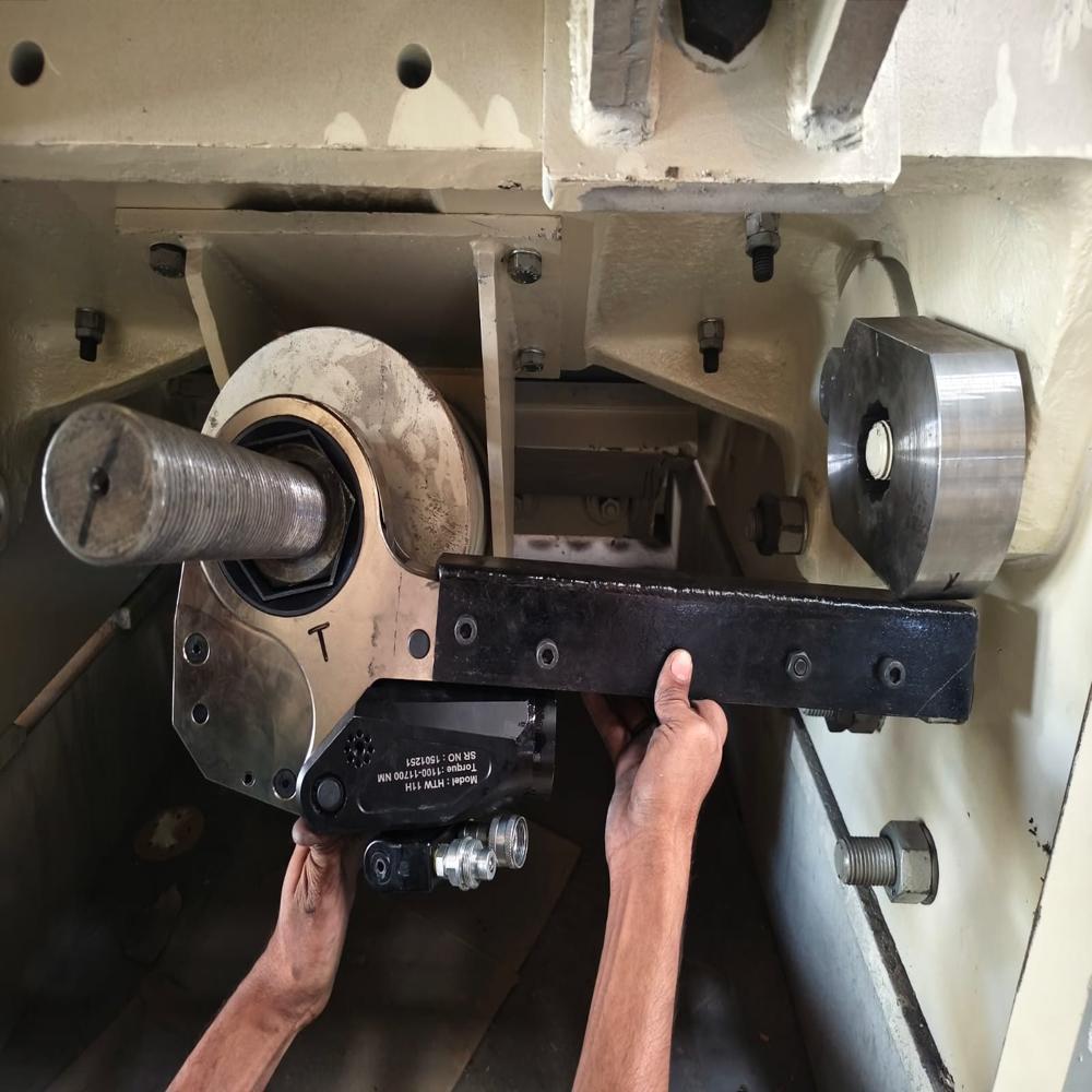 Low Profile Hydraulic Torque Wrench