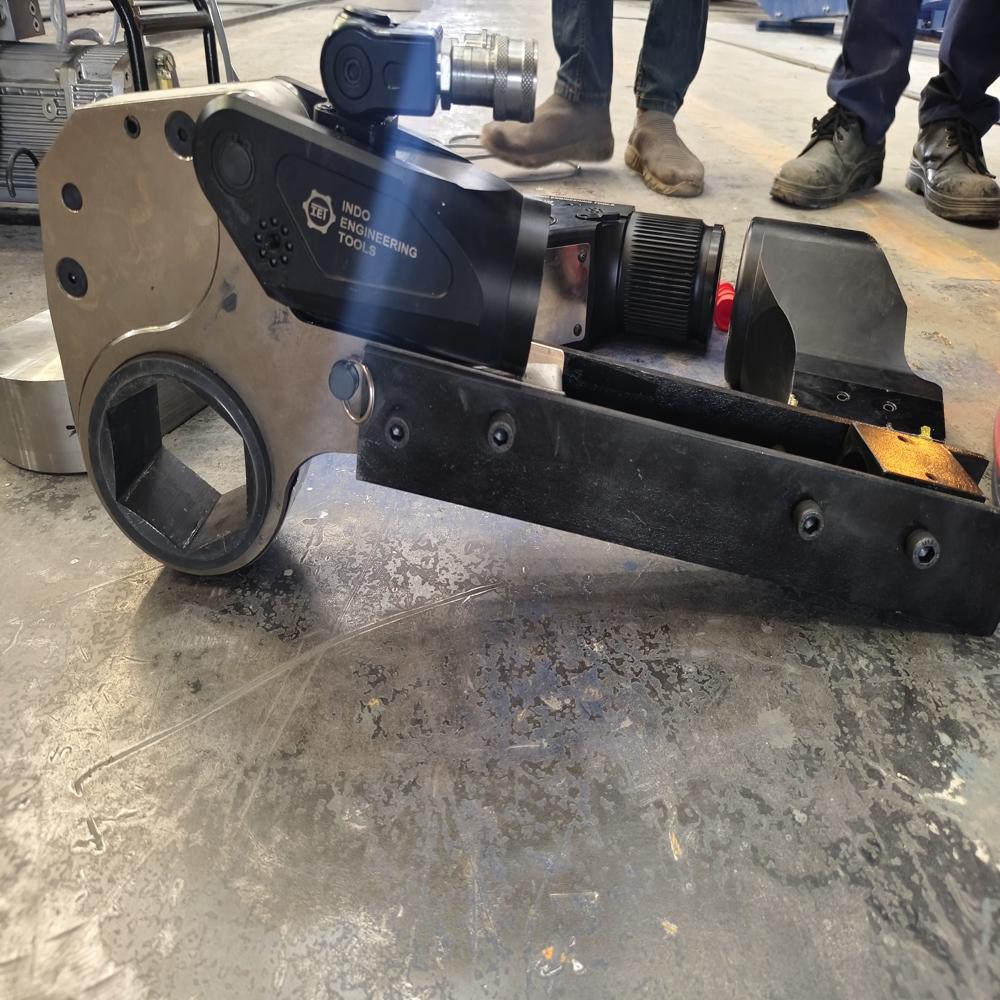 Low Profile Hydraulic Torque Wrench - Color: Grey