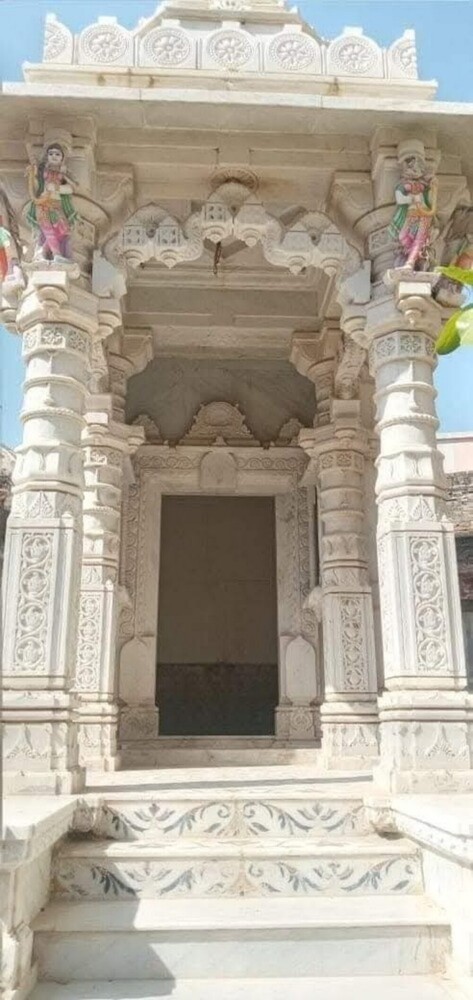 पत्थर का बाहरी मंदिर