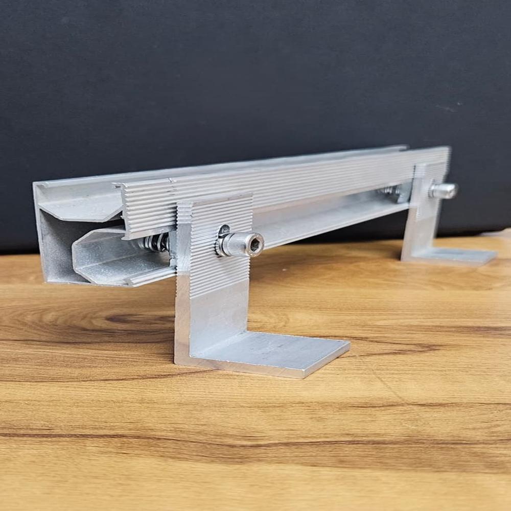 solar panel rail structure