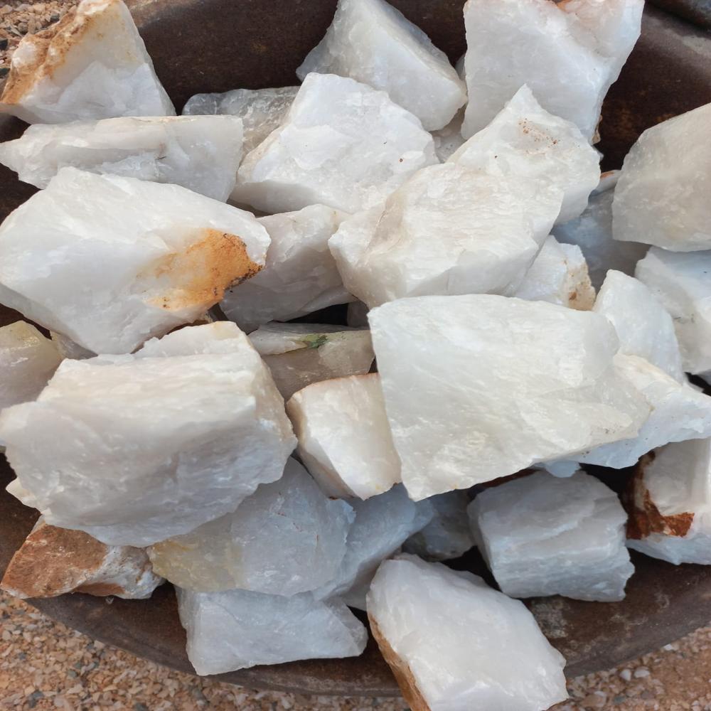 Crystalline Snow White Quartz Aggregate Dry Clean Chips And Aggregate For Flooring And Terrazzo Work Decoration Used Stone