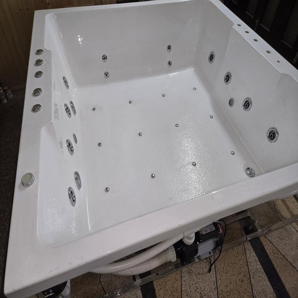 Jacuzzi Bathtub 6x6 Ft