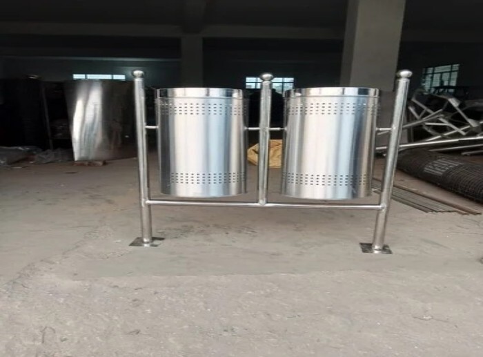 Ss Dustbins By Lauzari Goods Private Limited