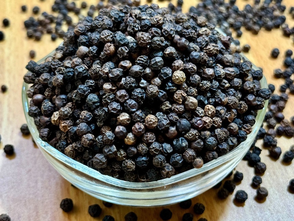 Black Pepper - Granule Shape, Raw Form | Food Grade Quality, Shelf Life 6-12 Months, Room Temperature Storage