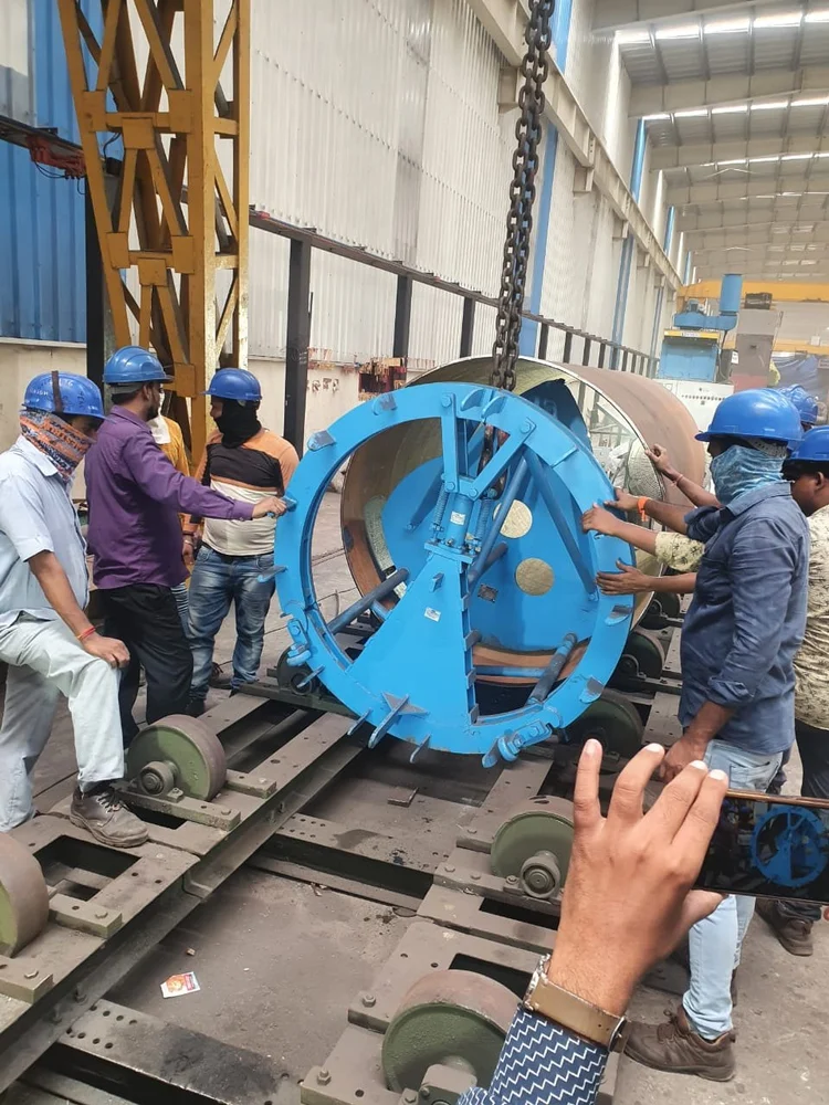 Internal Pipe Clamp - Color: Yellow