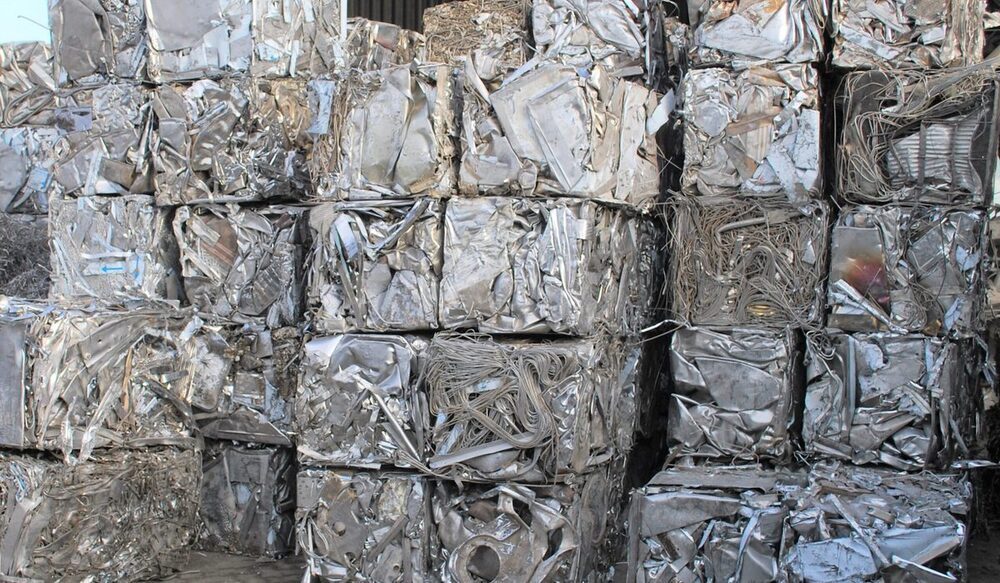 Industrial Stainless Steel Scrap - Color: Metallic Silver