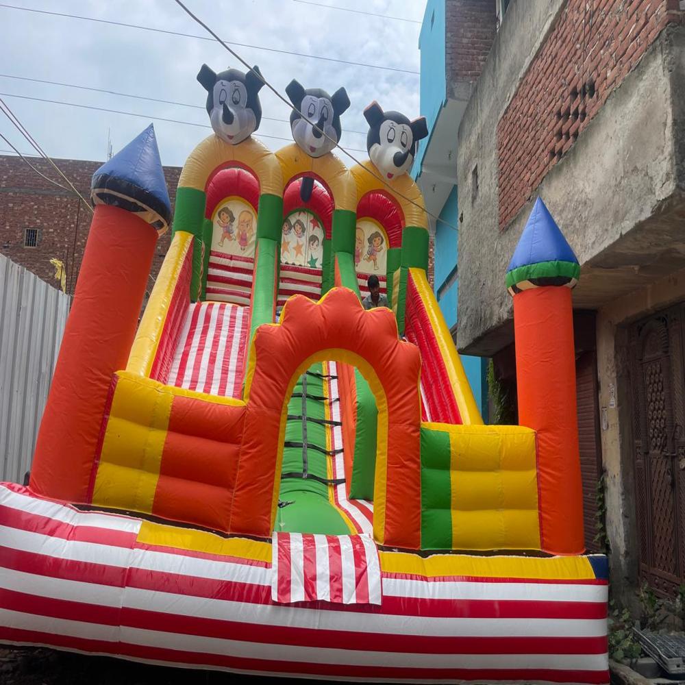 Three Gate Mickey Mouse 12/18