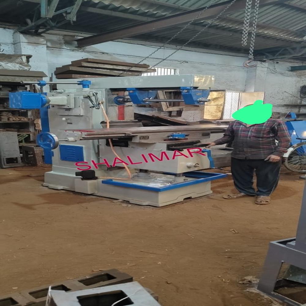 Semi Automatic Universal Milling Machine - General Use: Industry