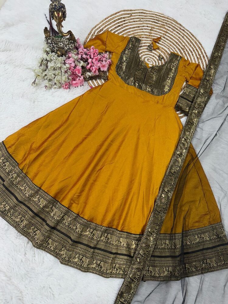 Ladies Trendy Spacial Traditional Outfit
