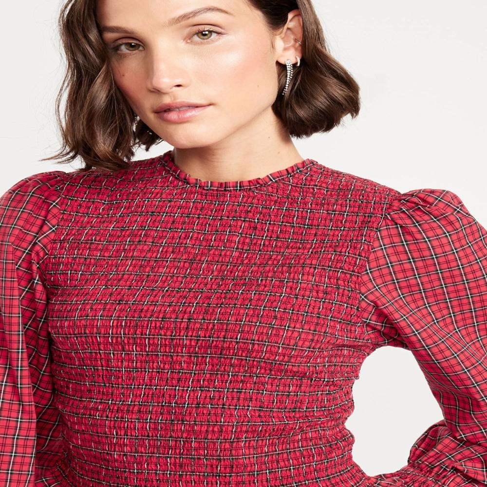 W13438 OLD NAVY Ladies Long-Sleeve Plaid Smocked Top