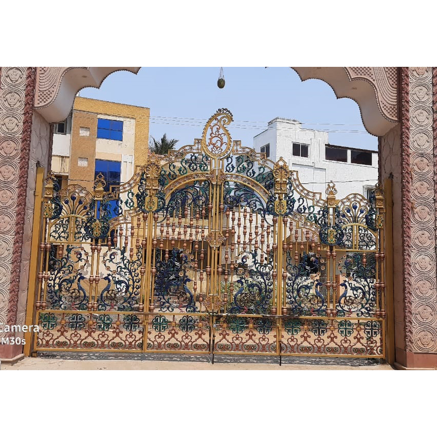 Traditional Style Iron Main Gate