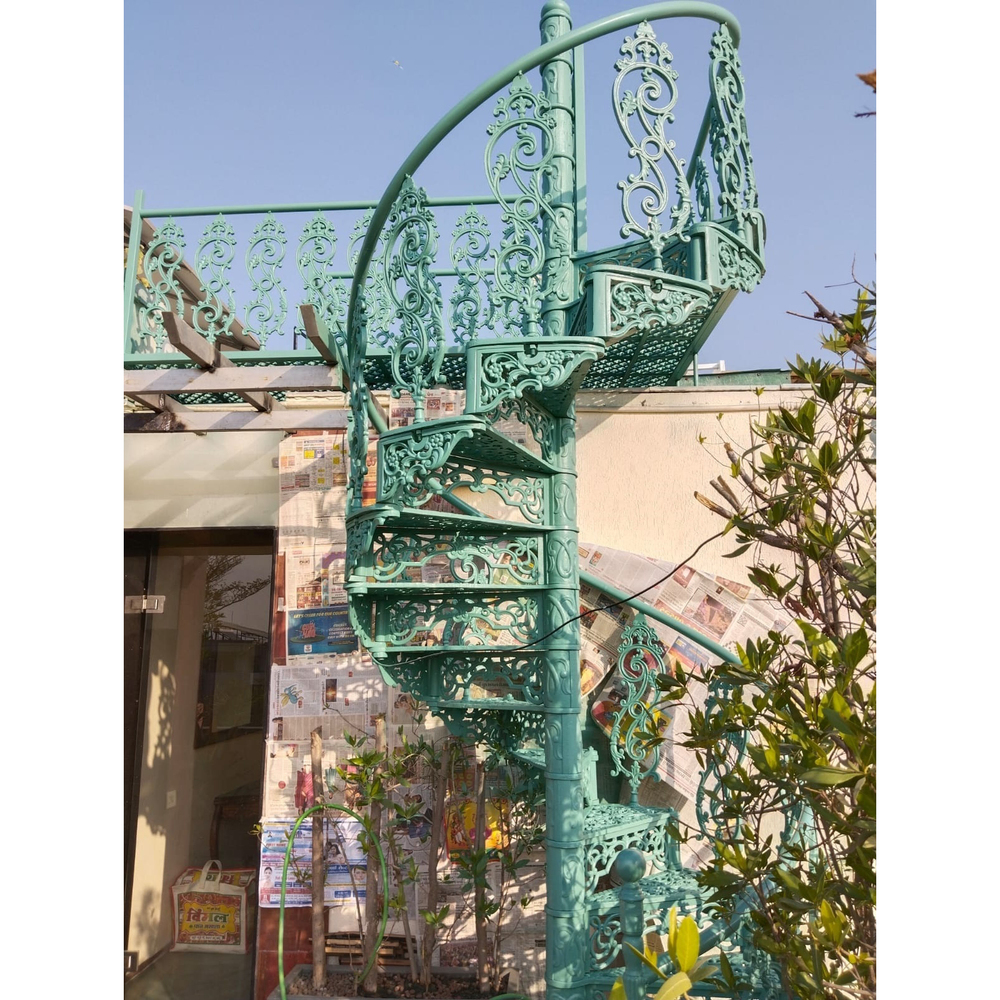 Ornate Design Cast Iron Spiral Staircase