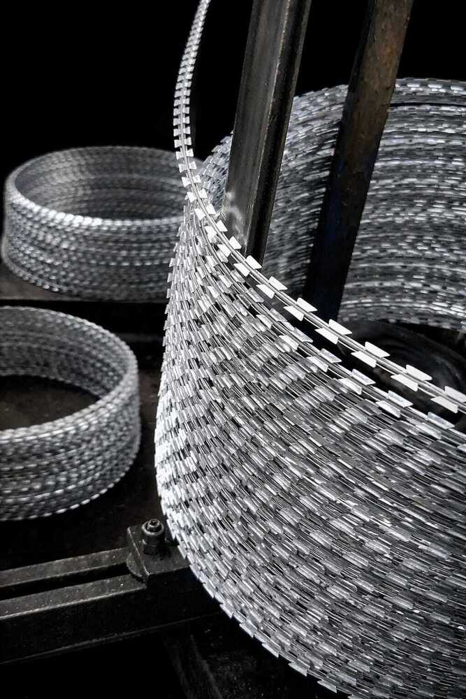 Rrazor Wire - Color: Silver