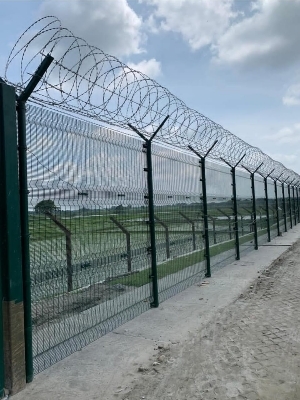 Anti climb weld mesh fencing