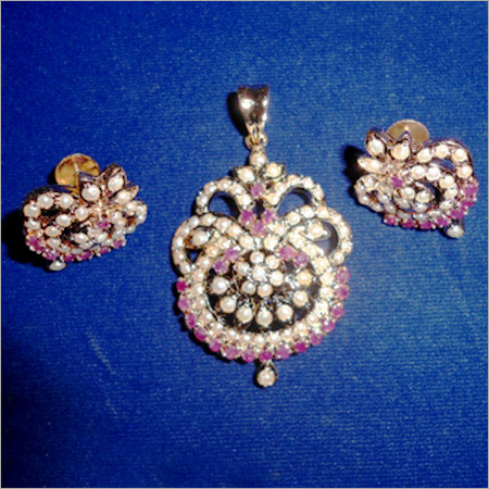 एंटीक सिल्वर पेंडेंट सेट