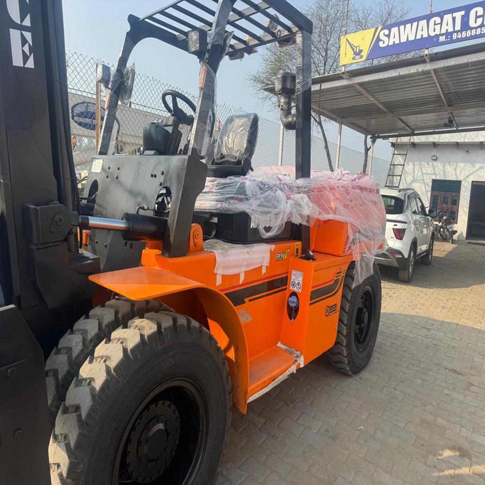 Industrial Forklift - Material: Mild Steel at Best Price in North 24 ...