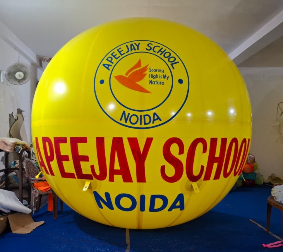 School advertising sky balloon