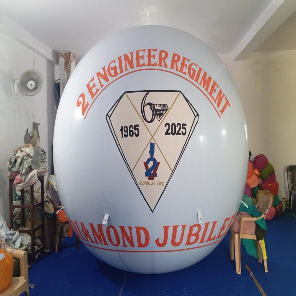 School advertising sky balloon