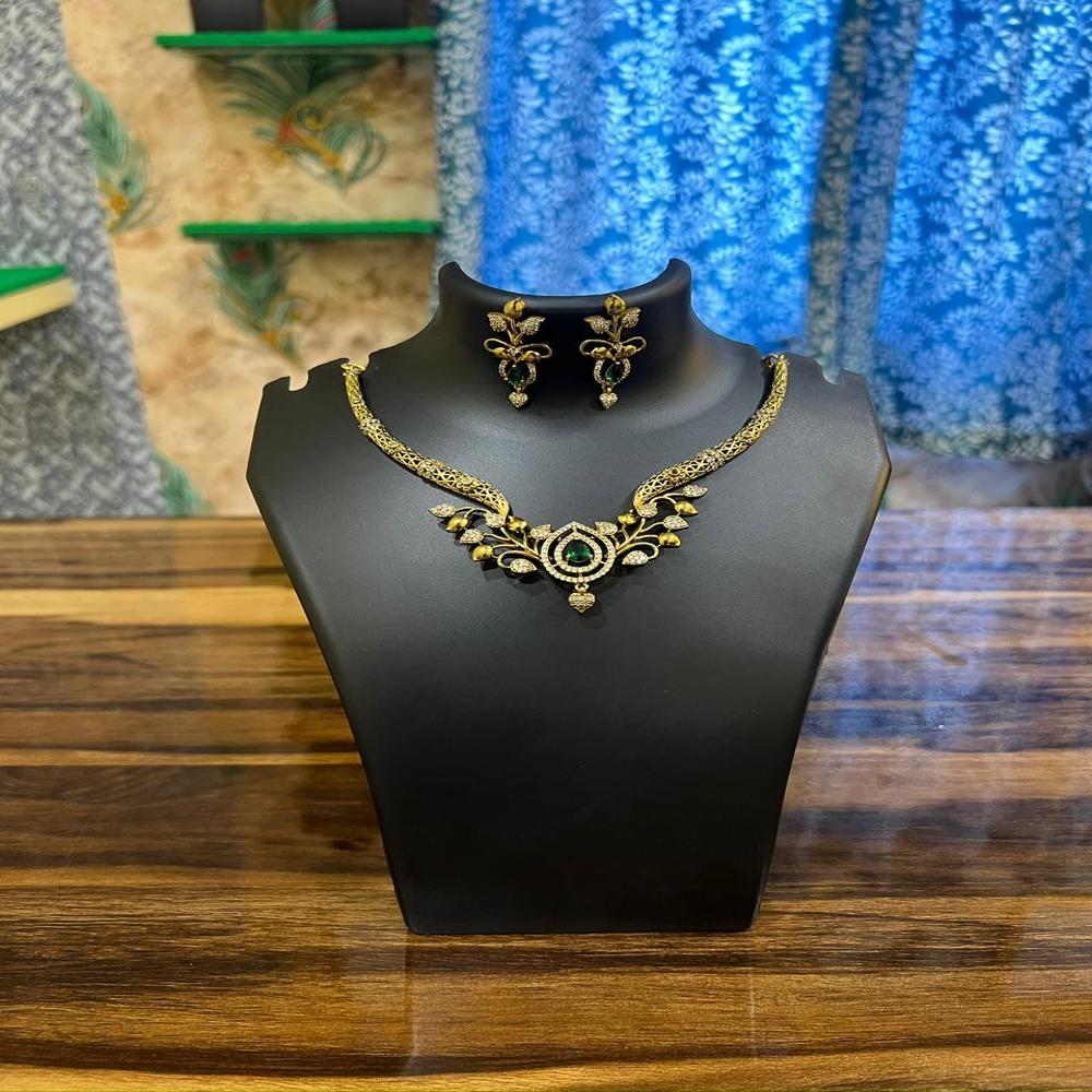 Emerald Leaf Royale Necklace Set