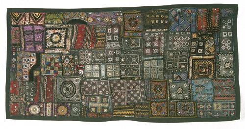 काली जरी दीवार पर लटकने वाला