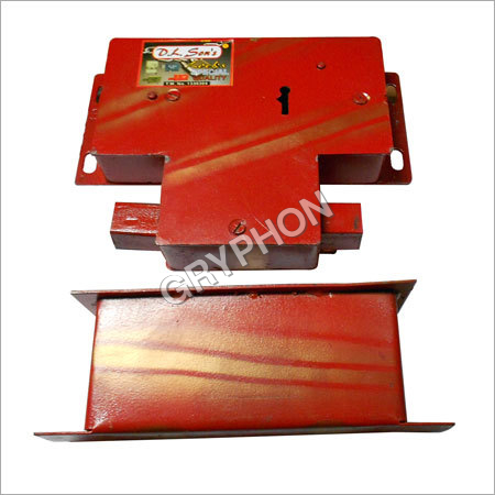 फाइटर सेंटर शटर लॉक